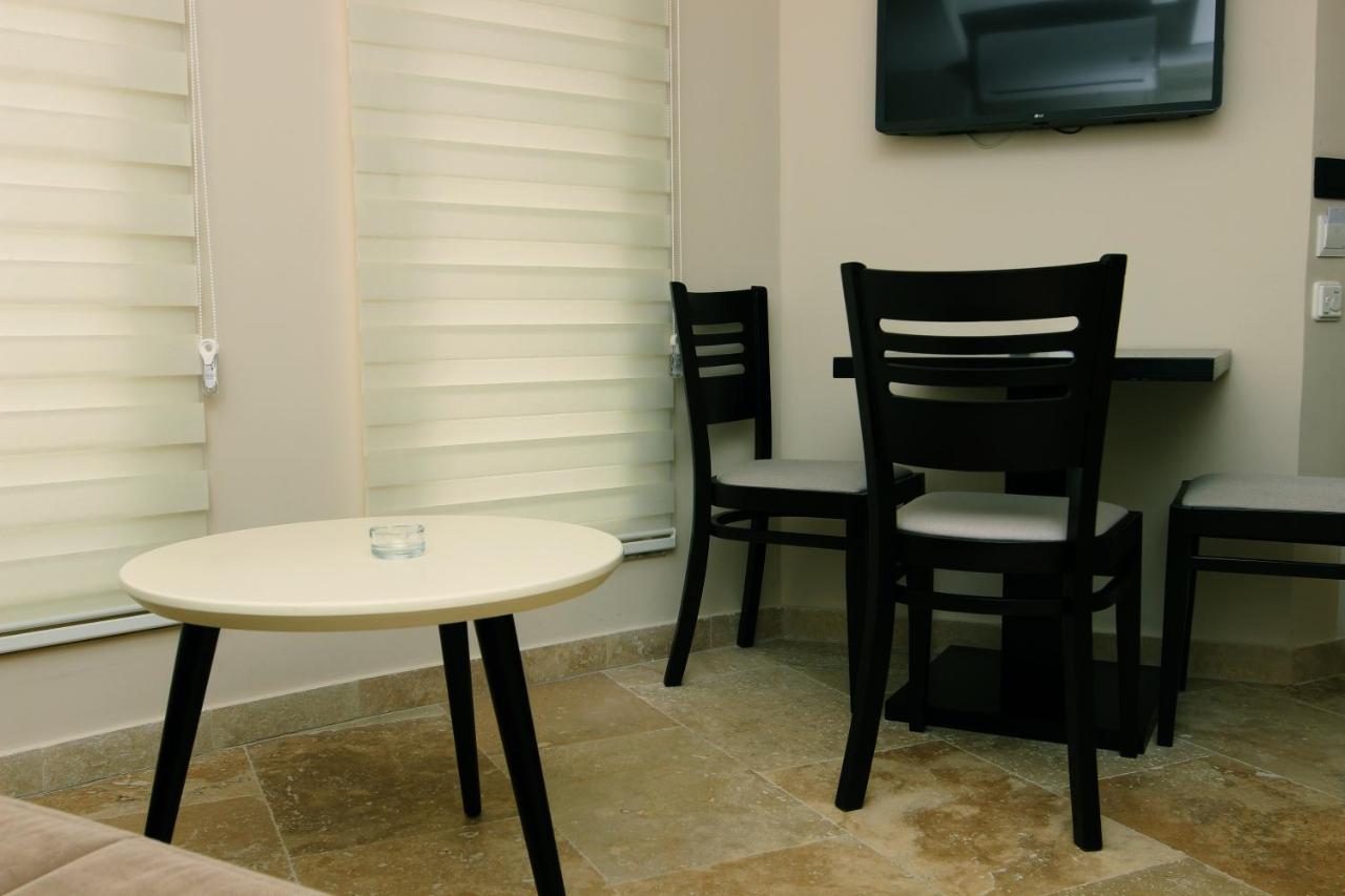 Apartments Vila Monegro Bar Exterior foto